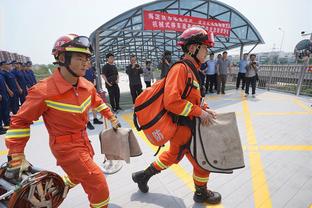 东方体育日报：两连胜不足喜 大鲨鱼间歇性“断电”怎么办？